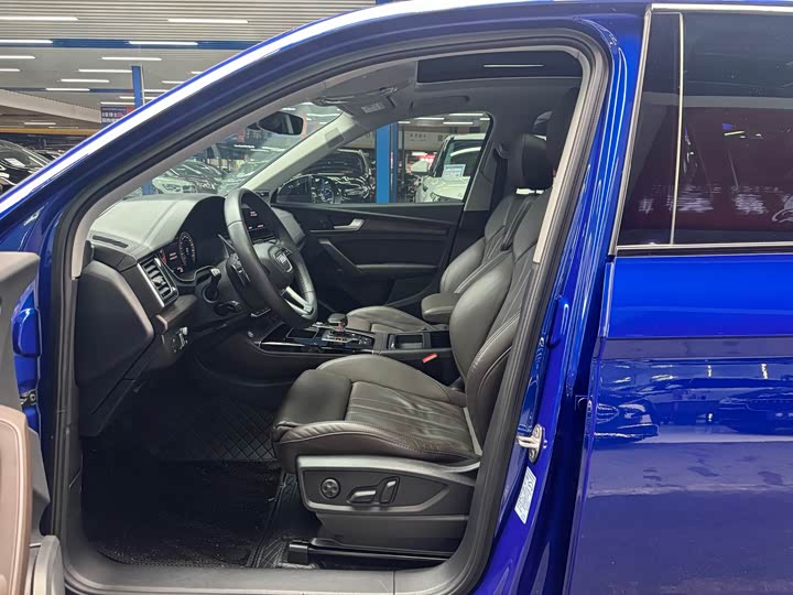 Фото 6 - Audi Q5L