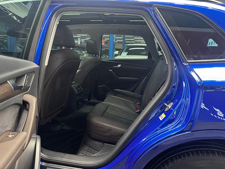 Фото 7 - Audi Q5L