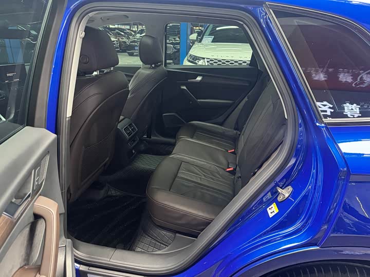 Фото 8 - Audi Q5L