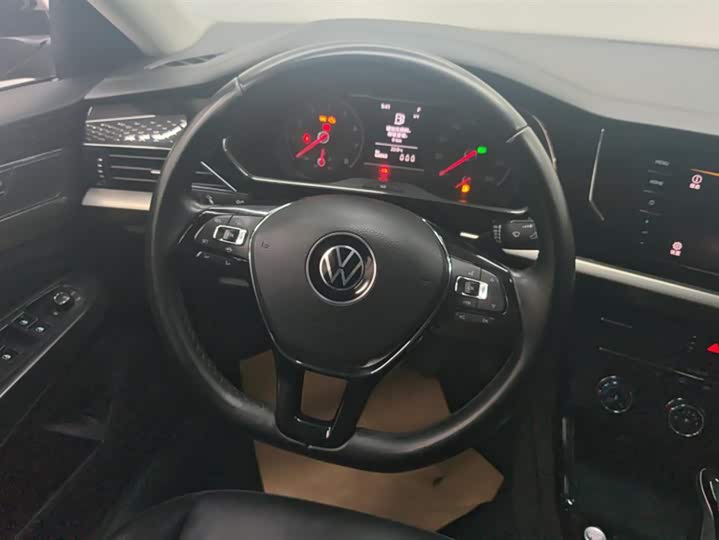 Фото 15 - Volkswagen Passat