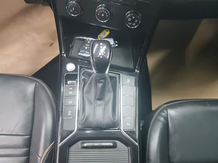 Фото 16 - Volkswagen Passat