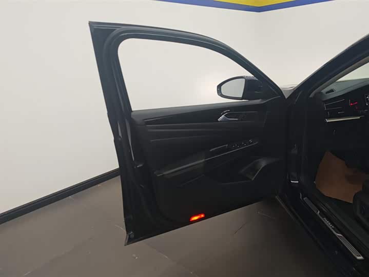 Фото 7 - Volkswagen Passat