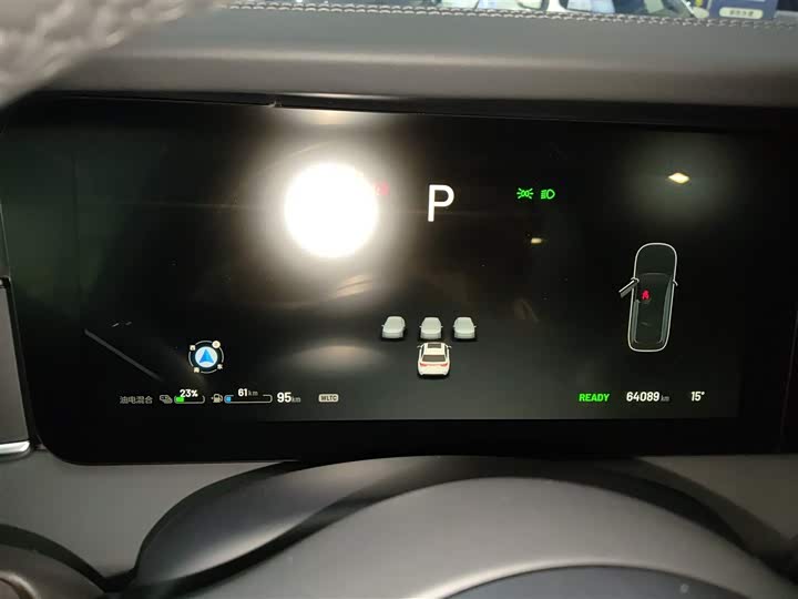 Фото 12 - LiXiang One