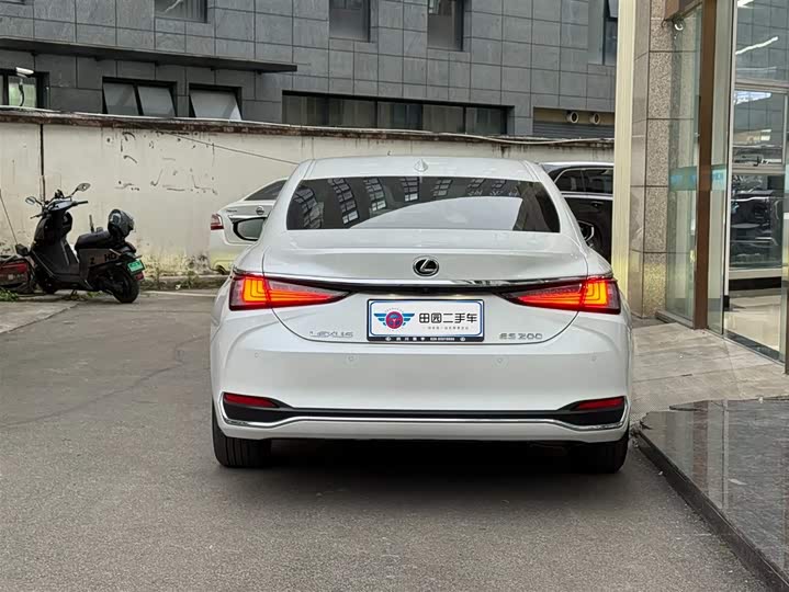 Фото 5 - Lexus ES