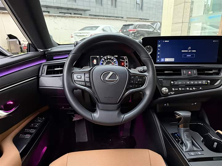 Фото 7 - Lexus ES