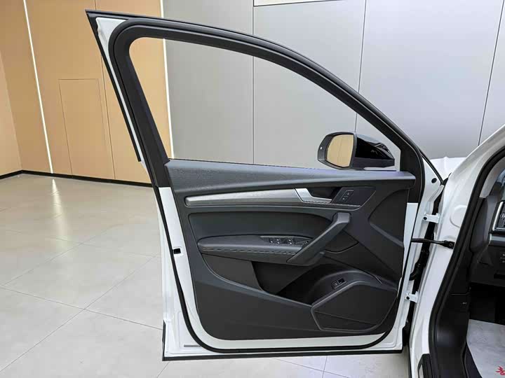 Фото 11 - Audi Q5L