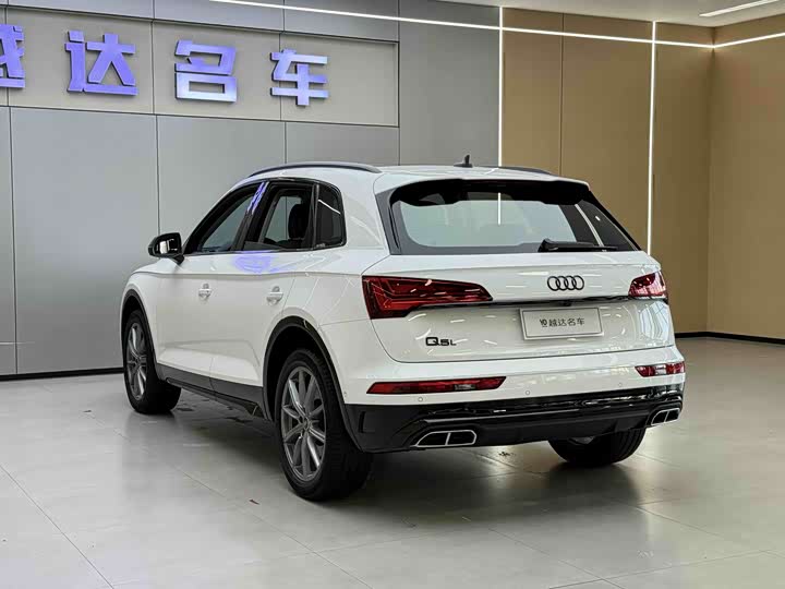 Фото 14 - Audi Q5L