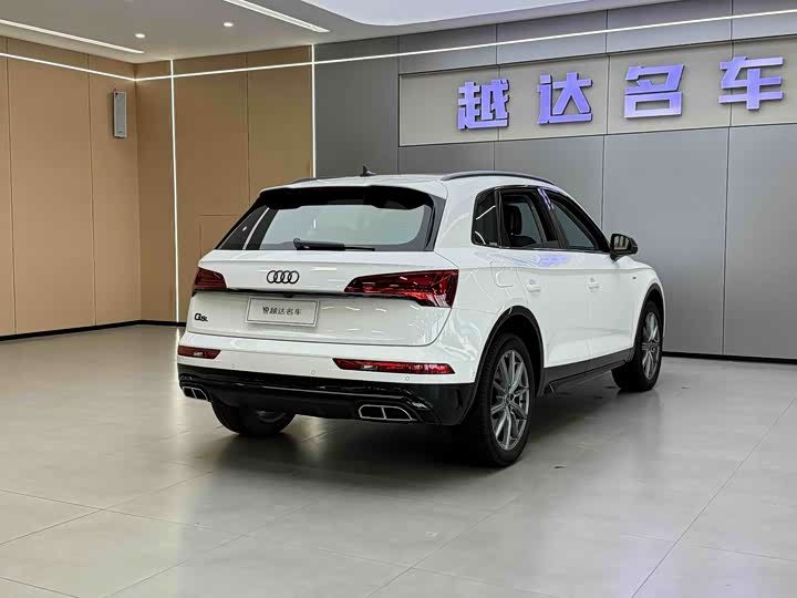 Фото 16 - Audi Q5L