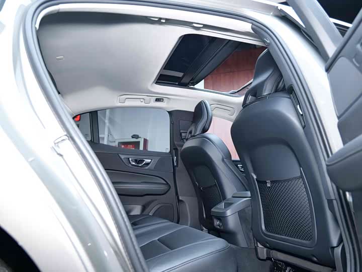 Фото 12 - Volvo S60