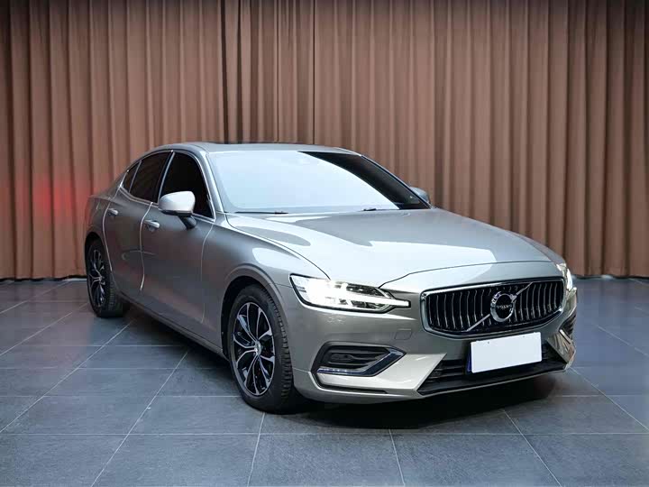 Фото 3 - Volvo S60