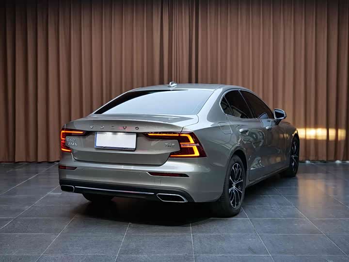 Фото 4 - Volvo S60