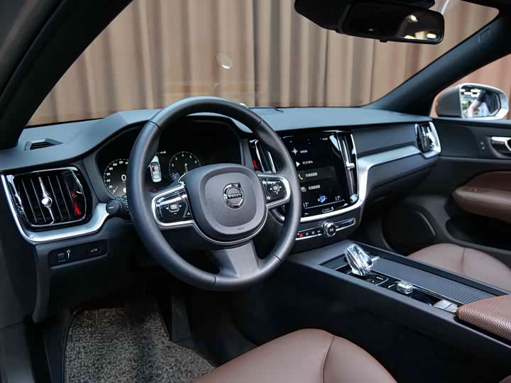 Фото 7 - Volvo S60