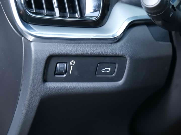 Фото 9 - Volvo S60