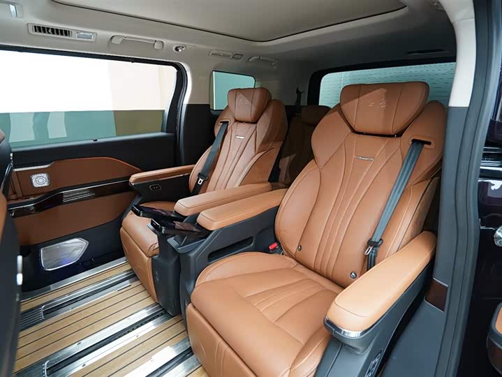Фото 13 - Hongqi HQ9