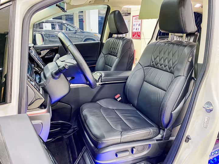 Фото 12 - Honda Elysion