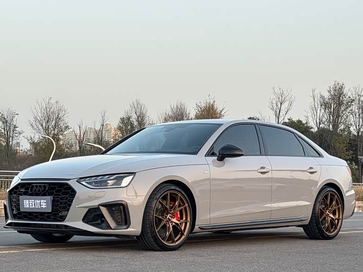 Фото 1 - Audi A4L