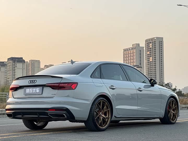 Фото 10 - Audi A4L