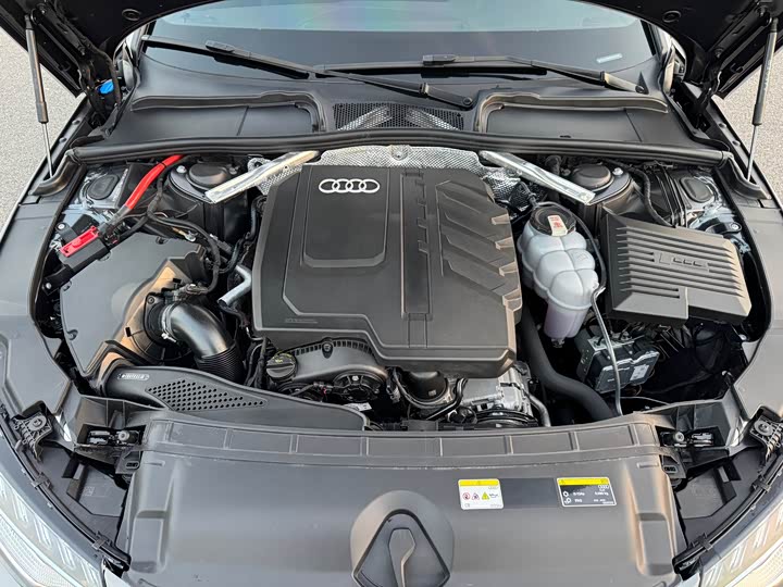 Фото 15 - Audi A4L
