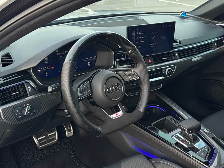 Фото 19 - Audi A4L