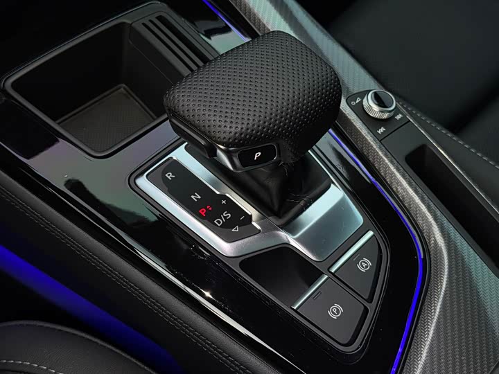 Фото 23 - Audi A4L