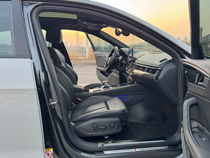 Фото 27 - Audi A4L