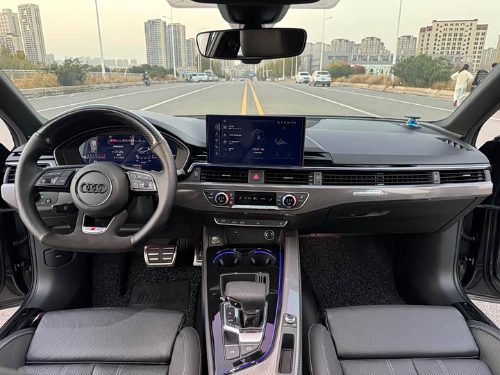 Фото 29 - Audi A4L