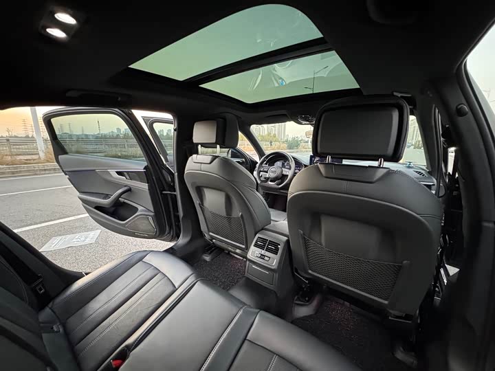 Фото 34 - Audi A4L