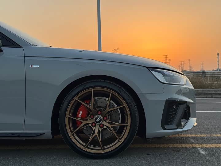 Фото 4 - Audi A4L