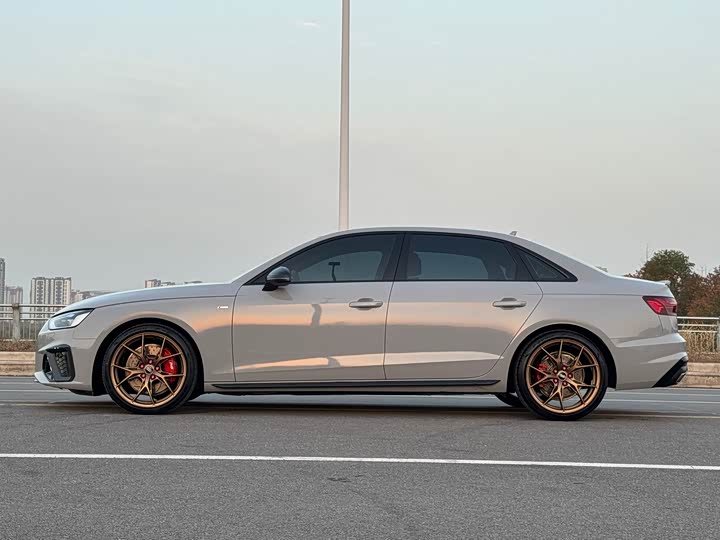 Фото 7 - Audi A4L