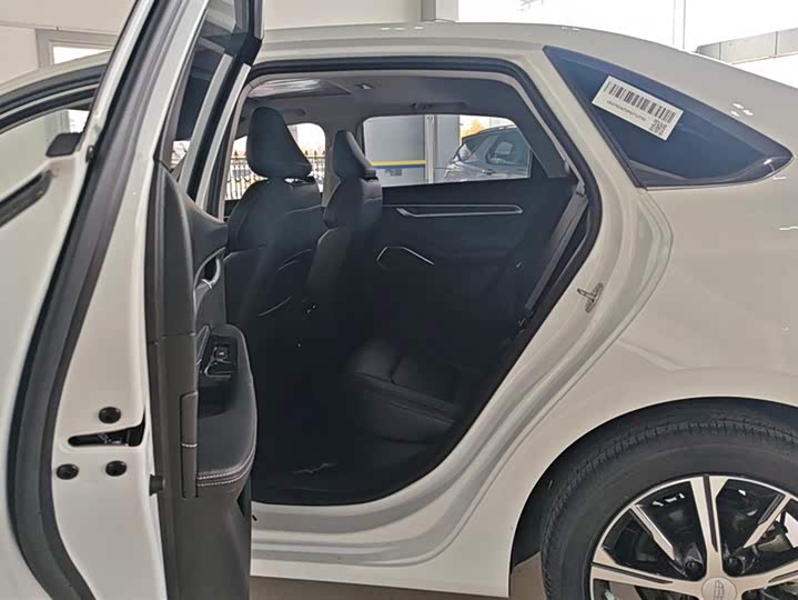 Фото 11 - Geely Emgrand