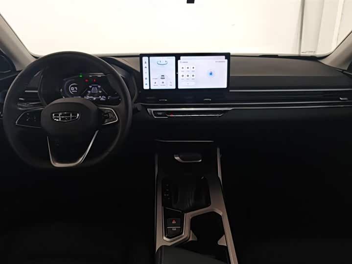 Фото 12 - Geely Emgrand