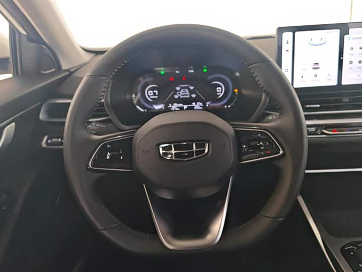 Фото 15 - Geely Emgrand