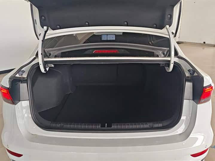 Фото 4 - Geely Emgrand