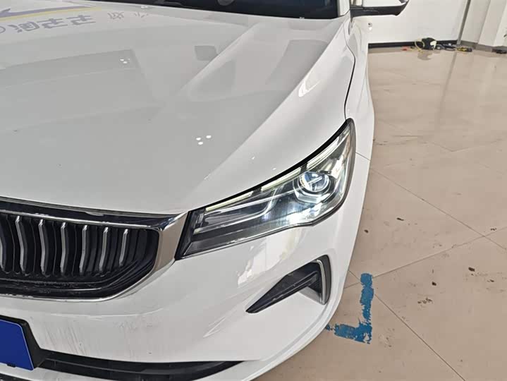 Фото 5 - Geely Emgrand