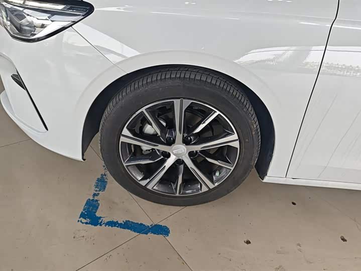 Фото 6 - Geely Emgrand