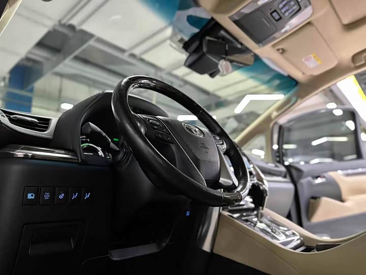 Фото 11 - Toyota Vellfire