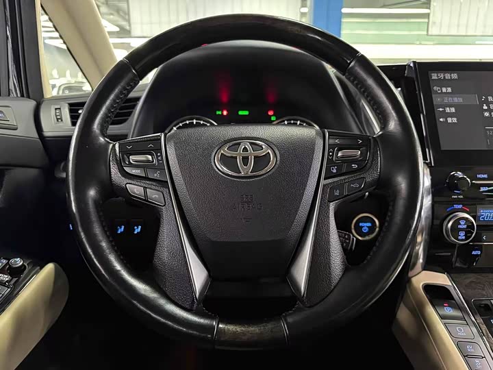 Фото 12 - Toyota Vellfire