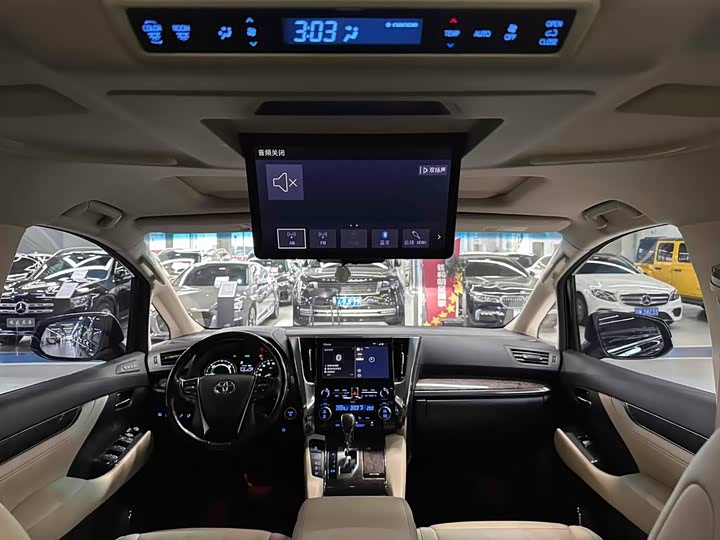 Фото 14 - Toyota Vellfire