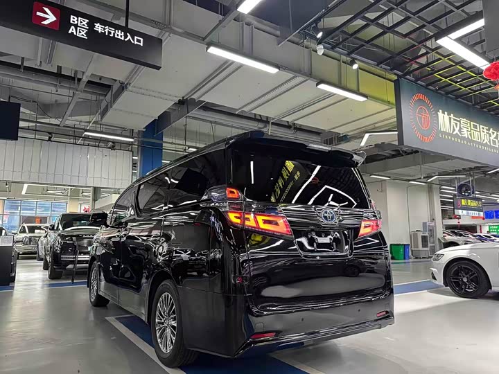 Фото 4 - Toyota Vellfire