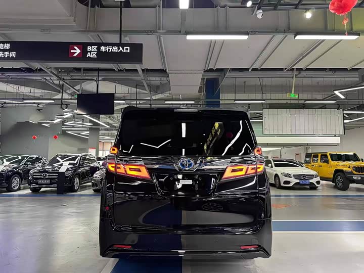 Фото 5 - Toyota Vellfire