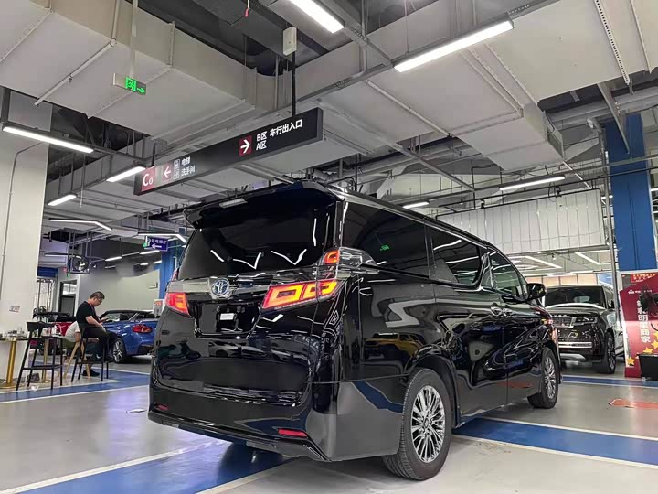 Фото 6 - Toyota Vellfire
