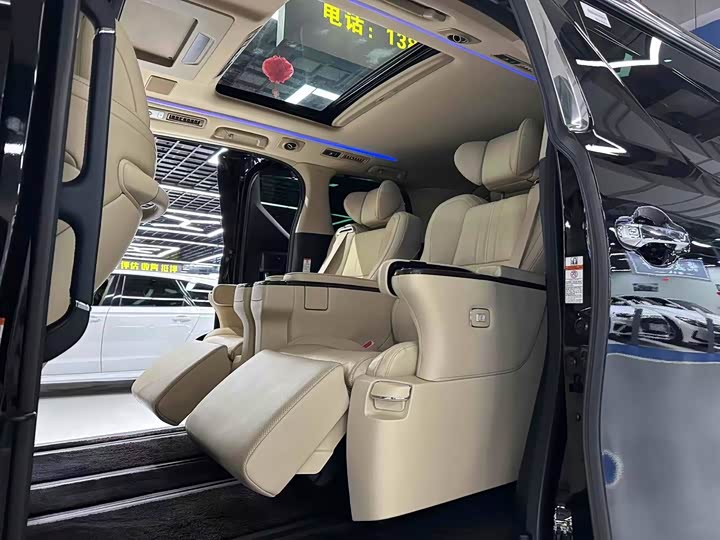 Фото 9 - Toyota Vellfire