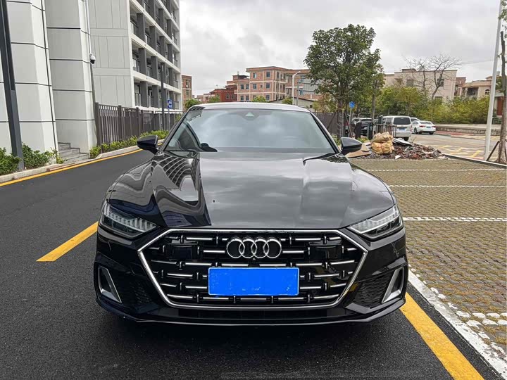 Фото 2 - Audi A7L