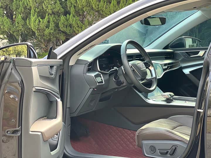 Фото 4 - Audi A7L