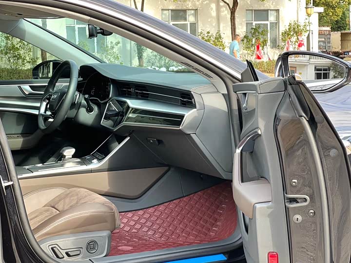 Фото 6 - Audi A7L