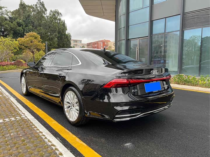 Фото 7 - Audi A7L