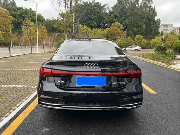 Фото 8 - Audi A7L