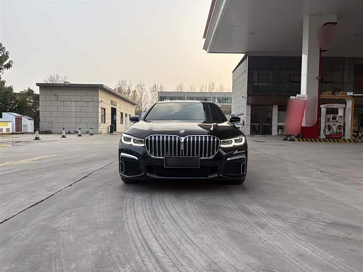 Фото 3 - BMW 7 Series
