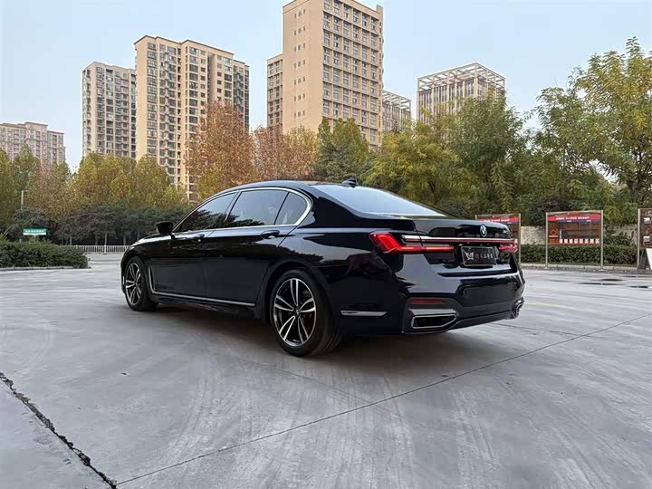 Фото 5 - BMW 7 Series