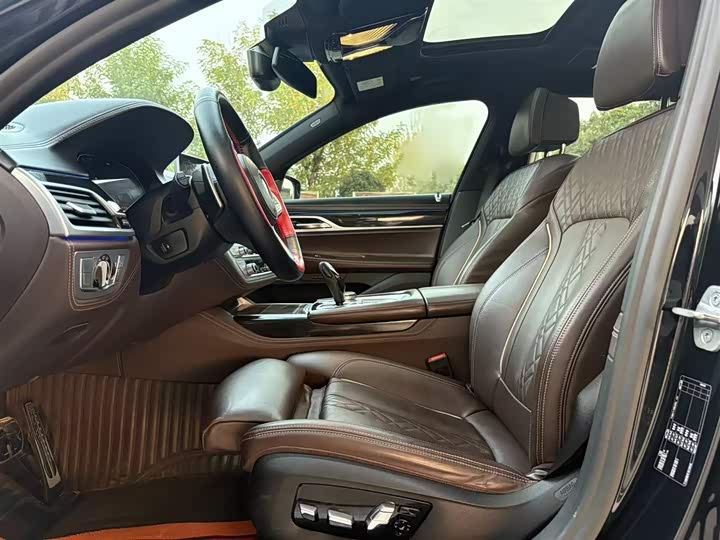 Фото 9 - BMW 7 Series